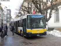 VBSH Nr. 9 ''Schaffhauser Nachrichten'' (Volvo/Hess B7LA) am 12.12.2010 vor der Kirche St.Johan als P�ckli-Bus.