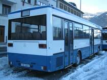 MB 405 beim Bahnhof Airolo, 27.12.2010.