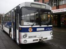 Ein alter Mercedes von Kell, der ber Pluwig fuhr, ist in Trier am Hauptbahnhof ankegommen.            11.11.06