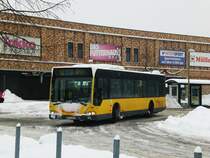 Mercedes-Benz O530 I auf der Linie 190 nach S-Bahnhof Wuhlheide am U-Bahnhof Elsterwerdaer Platz.

