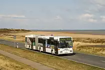 Zwischen Rantum und Hrnum rollte der NF-DA 301 in der Sylter Dnenlandschaft, hier im Hintergrund ist das Wattenmeer und der stliche Teil der Insel Sylt zusehen.