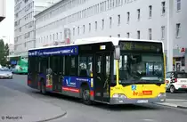BVG 1270 (B V 1270) am 9.8.2010 vor den Ostbahnhof Berlin.
Der Bus ist mit Werbung f�r Vorw�rts unterwegs.

