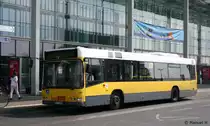 BVG 1355 (B V 1355).
Berlin Ostbahnhof, 9.8.2010.
