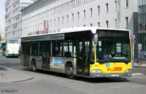 BVG 1294 (B V 1294) wirbt f�r Edelhoff.
Berlin Ostbahnhof, 9.8.2010. 
