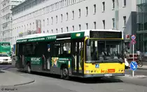 BVG 1359 (B V 1359) am Ostbahnhof Berlin.
Der Bus wirbt f�r die Meoclinic.
9.8.2010.