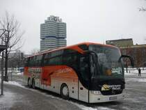 Tourismo, der Fa. Hartmann-Reisen, aus Rottenburg ,am 12.01.2011, in Mnchen, am Olympia-Zentrum.