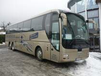 Ein MAN,  der Fa. M. Gra   in Arnbruck/Bayr.-Wald auf dem Parkplatz der Glasblserei. am 07.12.2010