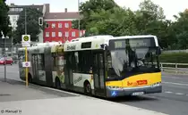 BVG 4174 (B V 4174) wirbt f�r Em.Eukal.
Berlin Lichtenberg, 9.8.2010.