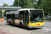 BVG 1287 (B V 1287).
Der Bus macht werbung fr die Merkur Wohnungsgenossenschaft.
Berlin treptow, 9.8.2010.