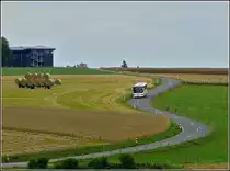 Ein Setra der Firma Simon aus Diekirch unterwegs auf einer kurvenreichen Landstra�e von Heinerscheid nach Kaesfurt am 13.08.2010.