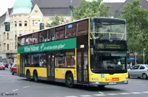 BVG 3240 (B V 3240).
Der Bus f�hrt mit Werbung f�r M�bel H�bner.
Berlin Steglitz, 9.8.2010.