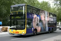 BVG 3276 (B V 3276) wirbt f�r Nivea.
Berlin Steglitz, 9.8.2010.