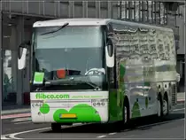 Der flibco shuttle bus service,  Luxemburg Gare - Charleroi Airport, aufgenommen in den Strassen der Stadt Luxemburg am 09.10.2010. Es handelt sich bei diesem Bus um einen Van Hool T 915.