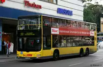 BVG 3165 (B V 3165) wirbz f�r Leiser Schuhe.
Berlin Steglitz, 9.8.2010.