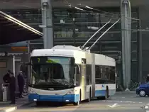 VBL - Hess BGT-N2C Swisstrolleybus Nr.221 unterwegs auf der Linie 7 in Luzern am 15.01.2011