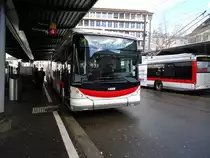 Hess Trolleybus der Linie 1 nach Winkeln am 8.1.11 beim Bahnhof S.Gallen.