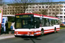 DSW 1074, ein MAN NL223, aufgenommen im April 2002 am Dortmunder Hauptbahnhof.