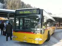 Pause einmal anders angeschrieben: MB Citaro beim Bahnhof Klosters, 22.01.2011.