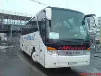 Setra S 415 HD, Missel (Ulm-Eggingen), PNV Ulm.

Kennzeichen: UL-M 913
Aufnahmeort: Ulm (ZOB)
Aufnahmedatum: 22.12.2010