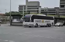 Ein Reisebus, erreicht den ZOB in Hannover am 23.01.2011.
