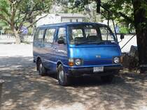 Am 25.01.2011 sah ich diesen TOYOTA Hiace noch mit dem alten Toyota Logo versehen im Nordosten Thailands in der Kleinstadt Huai Thalaeng