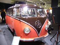 VW Bus Achtsitzer-Sonderausfhrung. 1950 - 1954. Dieses T1-modell, besser bekannt als  Sambabus , war mit einem 25 PS starken 1.131 cm 4-Zylinderboxermotor motorisiert. Techno Classica 27.03.2008.
