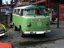 VW T2a Achtsitzer L der Baujahre 1967 -1971. Bei den Modellen dieser Baureihe war der 1.584 cm 4-Zylinderboxermotor mit 47 PS verbaut. Ein Achtsitzer L war 1970 fr DM 11.170,00 zu haben. Oldtimertreffen Kokerei Zollverein am 03.10.2010.