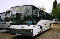 Mercedes O550 Integro, aufgenommen im August 1998 auf dem Parkplatz der Westfalenhallen in Dortmund.