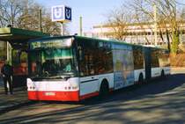 DSW 1675, ein Neoplan Centroliner N4421, aufgenommen im Februar 2002 an der Haltestelle Westfalenstadion.