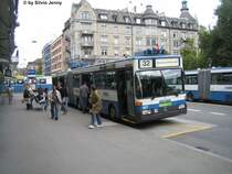 Viel Verkehr am Helvetiaplatz am 9.9.07. W�hrend der GTZ 107 das Hauptmotiv ist, f�hrt hinten eine Mirage als 8er zum Hardplatz und auf der gegen�berliegenden Strassenseite befindet sich ein MB O405G als 32-er Entlastungsbus.