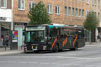 An der Haltestelle Rathaus in der Braunschweiger Innenstadt stand am 8. August 2010 der PE-ZZ 104 zur Abfahrt auf der Linie M16 nach Kralenriede bereit Das Busunternehmen Kraftverkehr Mundstock ist eine 100% Tochter der Braunschweiger Verkehrs AG und ist im Auftrag der Mutter im Nahverkehr im und um Braunschweig unterwegs.