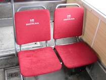 Eine Sitzbank in einen Bus in Bratislava. Aufgenommen am 23.10.2007