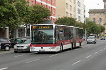 Durch die Braunschweiger Steinstra�e fuhr am 8. August 2010 der BS-YX 807 von der Braunschweiger Verkehrs AG auf der Linie M11 nach Lamme, als die Haltstelle Rathaus erreicht wird. Neben den Busverkehr betreibt die Braunschweiger Verkehrs AG auch die Stra�enbahn in Braunschweig.