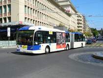 tl - NEW AG300 Gelenkbus Nr.571 unterwegs auf der Durchgangsstrasse vor dem SBB Bahnhof in Lausanne am 09.09.2007