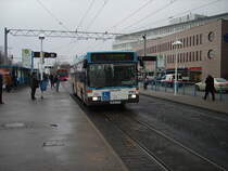 Ein lterer Mercedes Benz des RNV in Heidelberg Hbf am 11.02.11