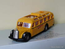 Brekina Modell eines Mercedes Postbus