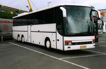 Setra S317 GT-HD, aufgenommen im Juli 2000 am Nrburgring.