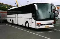 Setra S317 GT-HD, aufgenommen im Juli 2000 am N�rburgring.