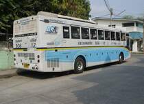 Heckansicht des Bus der  Silver class  der NCA (Nakhon Chai Air) am 13.02.2011 in Buri Ram. Dieser Bus ist mit einem ZF Ecomat Getriebe ausgerstet