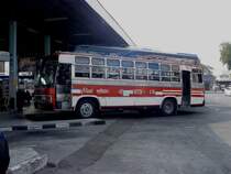 Am 13.02.2011 steht dieser Bus ohne Klimaanlage am Busbahnhof in Buri Ram / Thailand bereit zur baldigen Abfahrt nach Putthai Song, ca. 100 km entfernt. Dieser Bus fhrt ausschlielich diese Strecke.