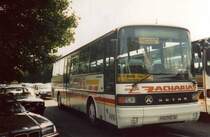 Setra S215 UL, aufgenommen im September 1994 auf dem Parkplatz der Westfalenhallen in Dortmund.