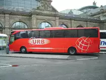 Ein Mercedes Benz Tourismo in Frankfurt am Main Hbf am 13.02.11