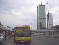 Neoplan N4020 (6977) als ein Bus der Linie 109. Warszawa, Emilii Plater, 30.06.2007.
