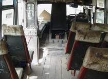 Der Innenraum des kleinen grnen Busses ist schon arg mitgenommen. (15.02.2011)