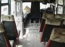 Der Innenraum des kleinen gr�nen Busses ist schon arg mitgenommen. (15.02.2011)