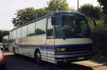 Setra S215 HR, aufgenommen im September 1994 auf dem Parkplatz der Westfalenhallen in Dortmund.