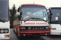 Setra S213 H, aufgenommen im Oktober 1996 im GWZ der Neoplan NL Rhein Ruhr in Oberhausen.