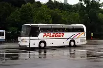 Neoplan Jetliner N213 H, aufgenommen im August 1996 in Meersburg am F�hranleger.