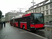 Bernmobil, Bern Nr. 8 NAW/Hess Gelenktrolleybus am 7. Dezember 2010 Bern, Bahnhof