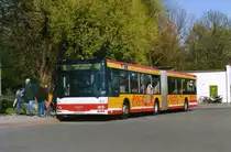 DSW 1646, ein MAN NG 313, aufgenommen im April 2002 an der Haltestelle Westfalenstadion in Dortmund.